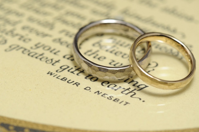 鎚目のマットと鏡面と