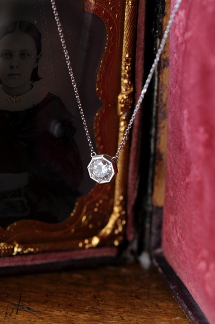 八角形のペンダント