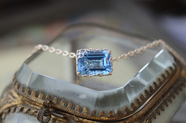 鮮やかなブルー