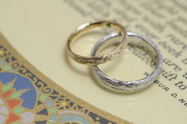 ナチュラルテクスチャの結婚指輪