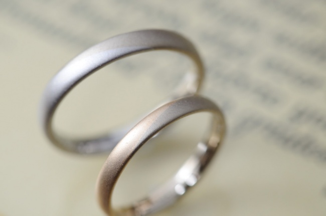 ニュアンスカラーの結婚指輪