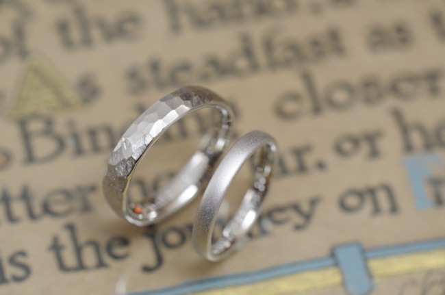 プラチナ鎚目とサンドブラスト