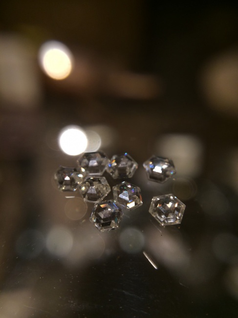 六角形のローズカットダイヤモンド