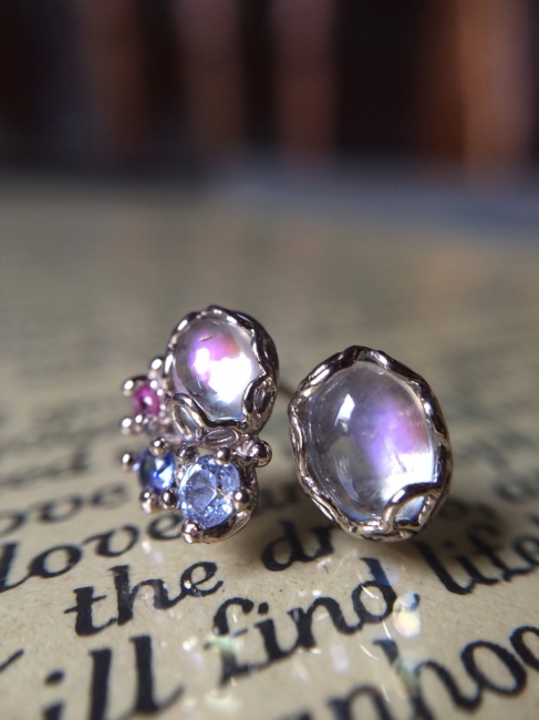 ピンクムーンストーンのピアス