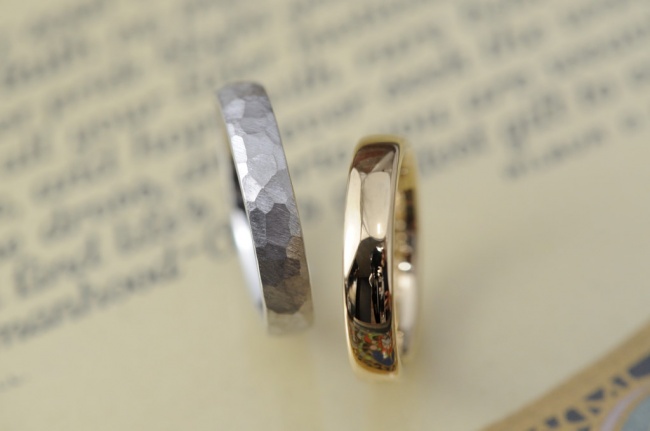 結婚指輪　鎚目と甲丸と