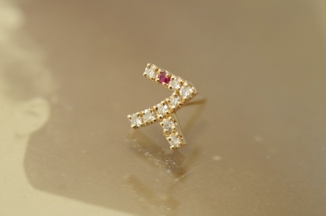 カタカナピンブローチ