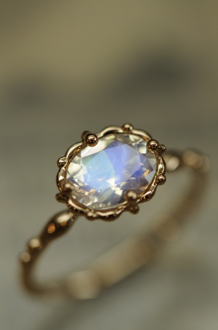 ムーンストーンとローズゴールド