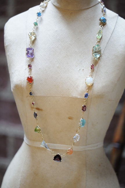 石のオンパレード