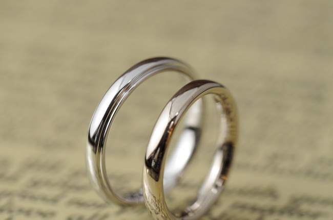 結婚指輪　つるんと鏡面