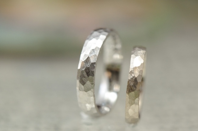 結婚指輪　カニの刻印