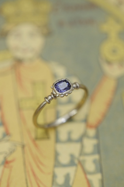 カラーチェンジガーネット　Bekily blue