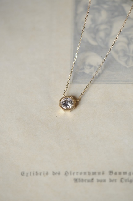 Octagon　でペンダントと明日は18時まで