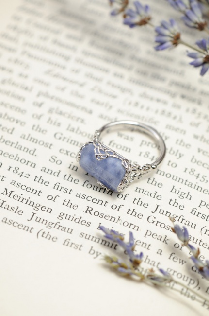 ゴールデンウィークの営業のお知らせとデュモルチライト