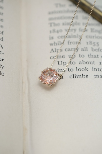 サンストーンのペンダント