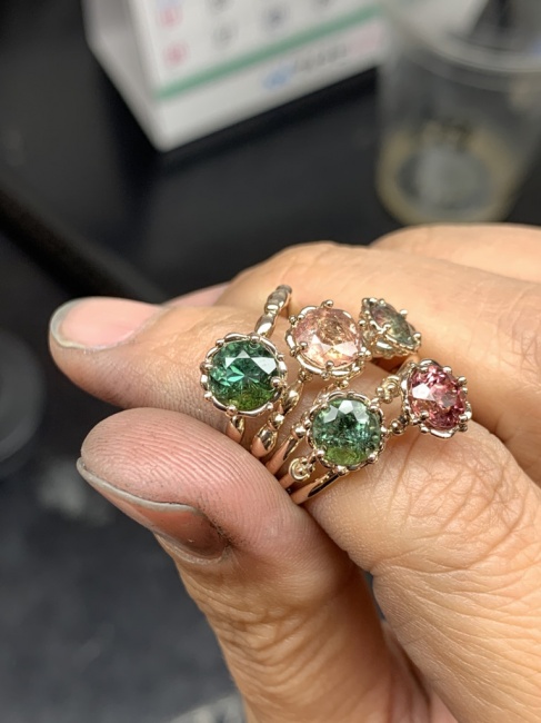 明日5/12（日）はお休みとなります　と新作