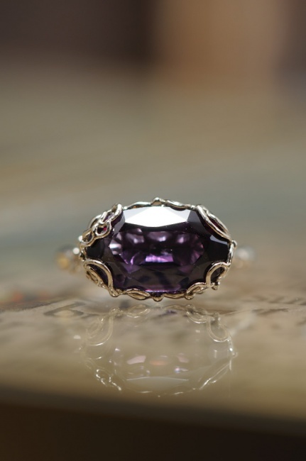 紫の美しいルース　オーダーメイド