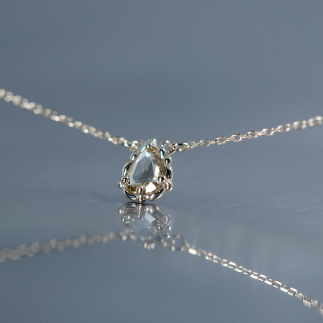 ローズカットダイヤモンドのペンダント