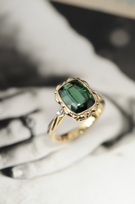 グリーントルマリン？のリメイクリングと明日は18時頃まで