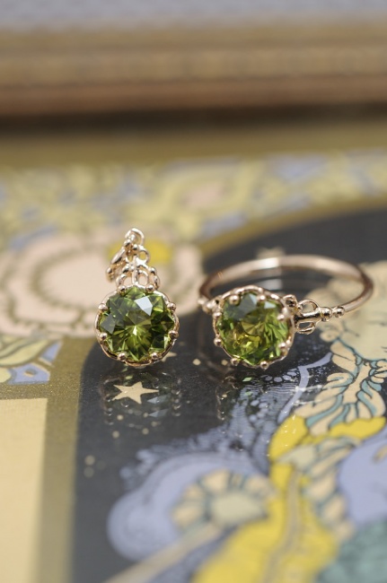 お揃いのペリドット