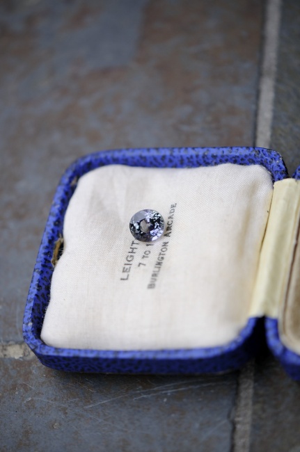 タンザナイト きらきらきら と消費税について と明日は定休日です