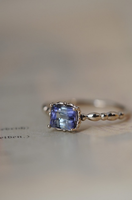 タンザナイト　エメラルドカット