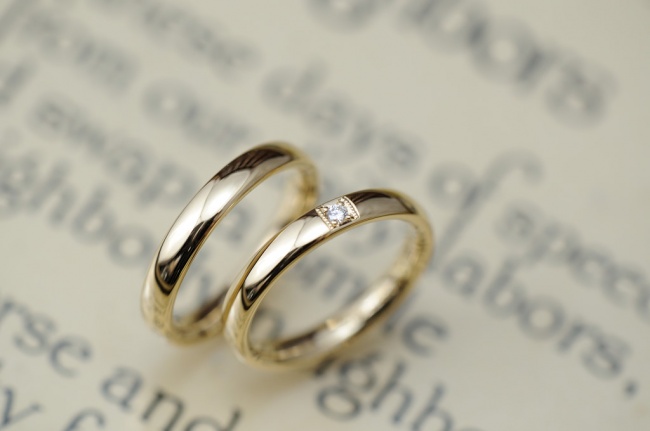つるんと鏡面仕上げの結婚指輪