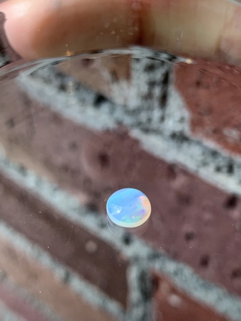 銀座にもっていく石　オパール