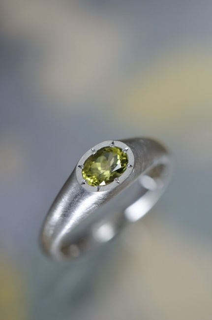 ジェパラ　隕石由来のペリドット