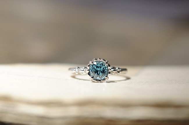 ブルージルコン