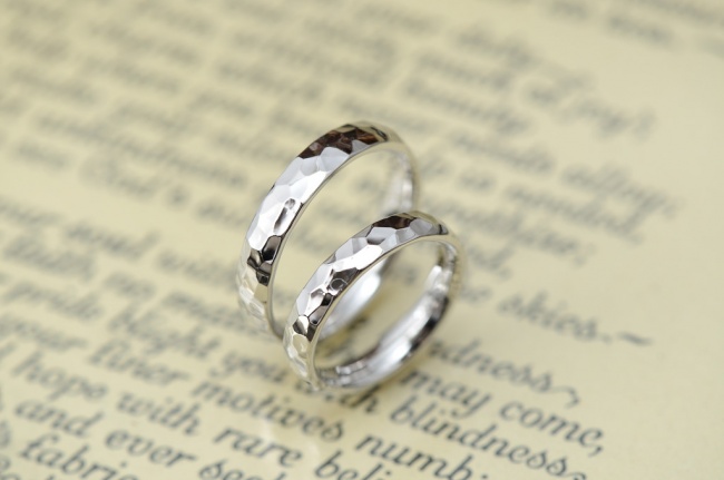 ご結婚指輪　キラキラ鎚目