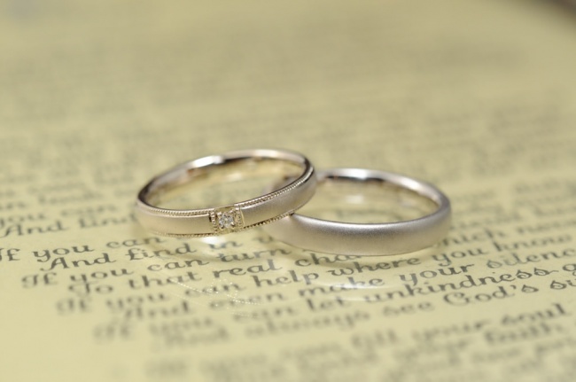 結婚指輪　シャンパンとホワイトゴールド