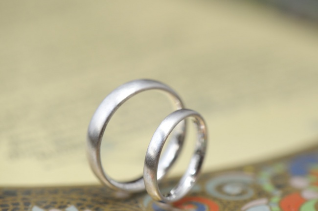 プラチナのシンプル結婚指輪