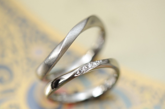 ツイストの結婚指輪