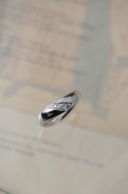 ボリュームたっぷりのご結婚指輪