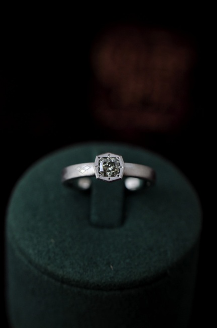 オーダーメイドのカメレオンダイヤリング