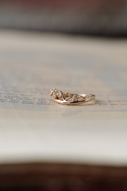 ダイヤモンドとレースのリング