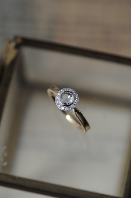 Halo rosecut diamond　コンビの指輪