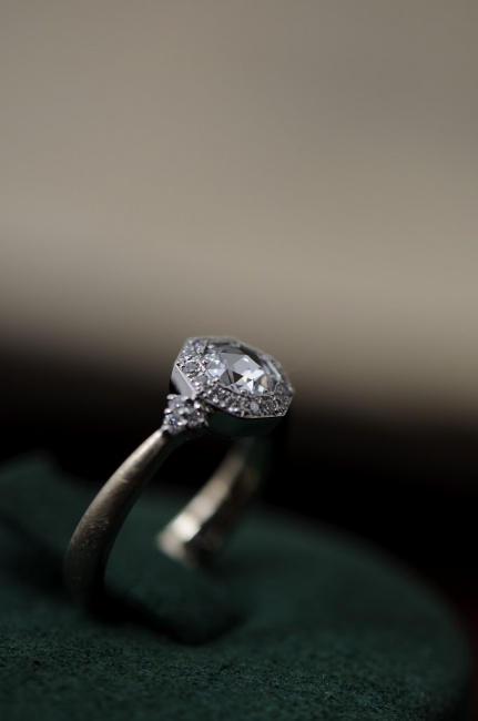 8.25(日)は臨時休業です とエンゲージのお渡し