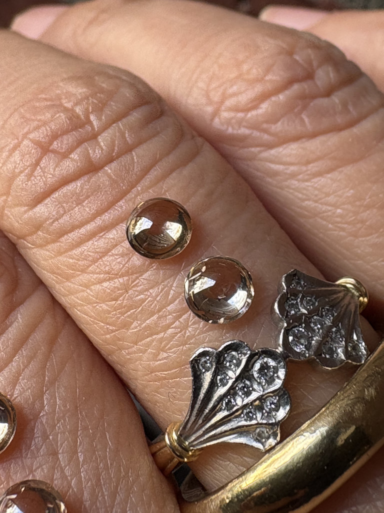 明日の営業と石など